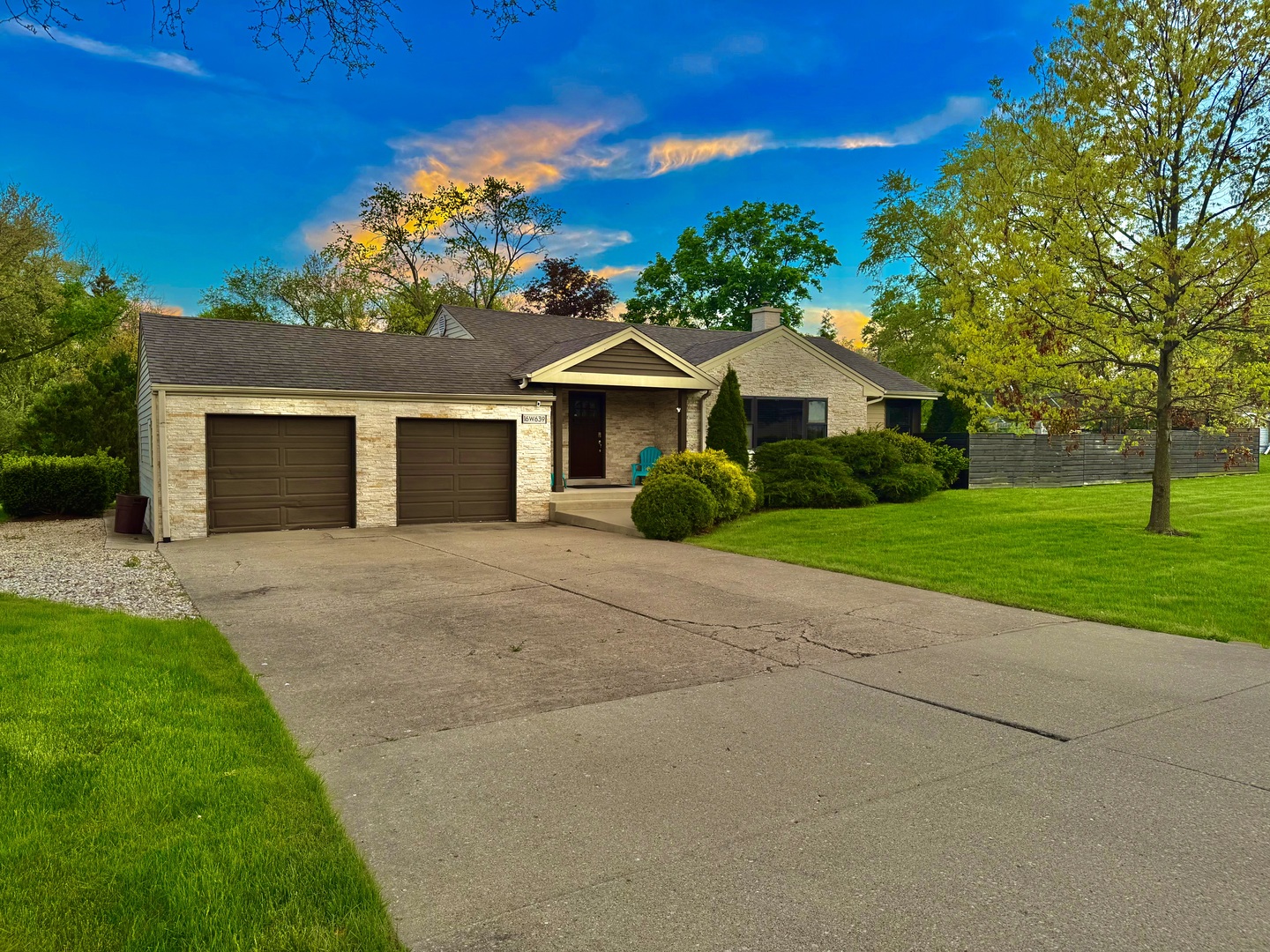 16W639 Red Oak Avenue, Bensenville, IL 60106