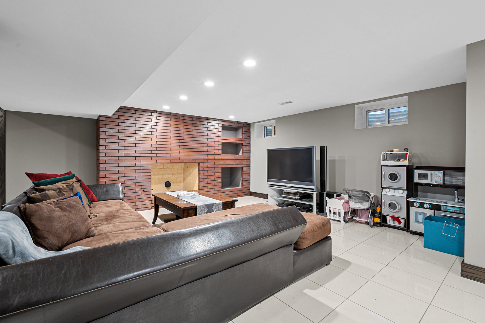 16W639 Red Oak Avenue, Bensenville, IL 60106