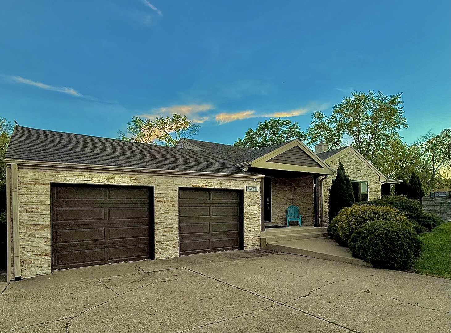 16W639 Red Oak Avenue, Bensenville, IL 60106