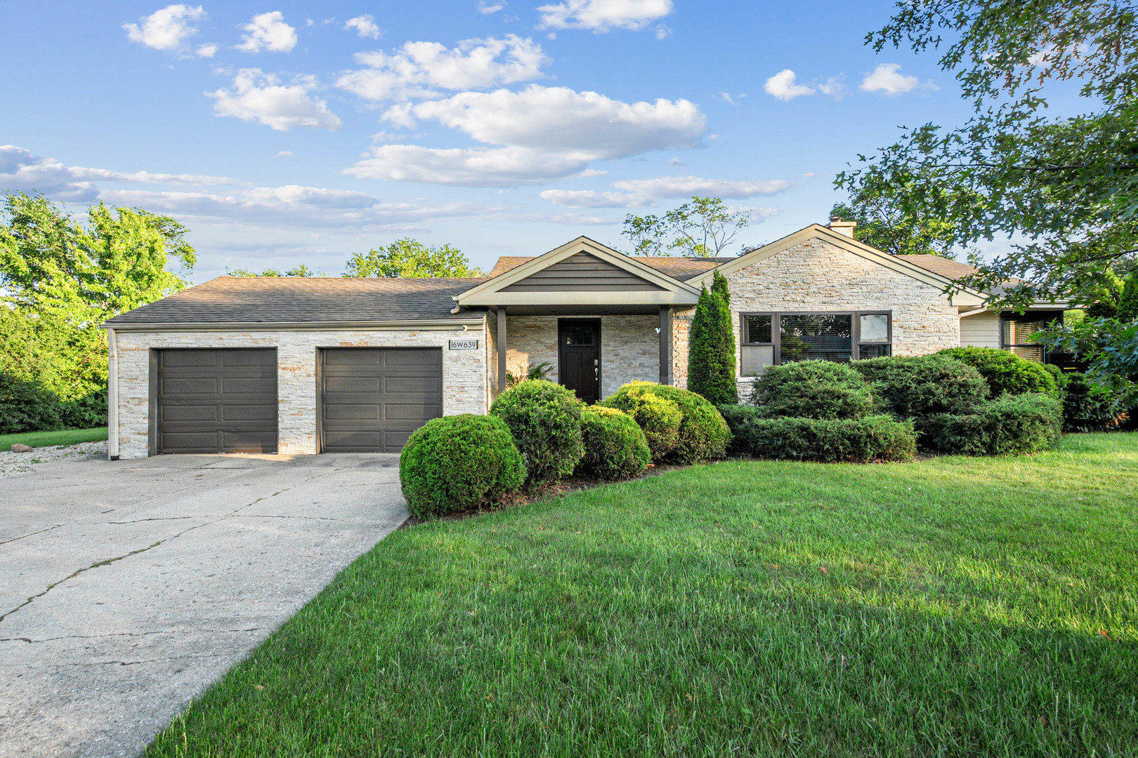 16W639 Red Oak Avenue, Bensenville, IL 60106