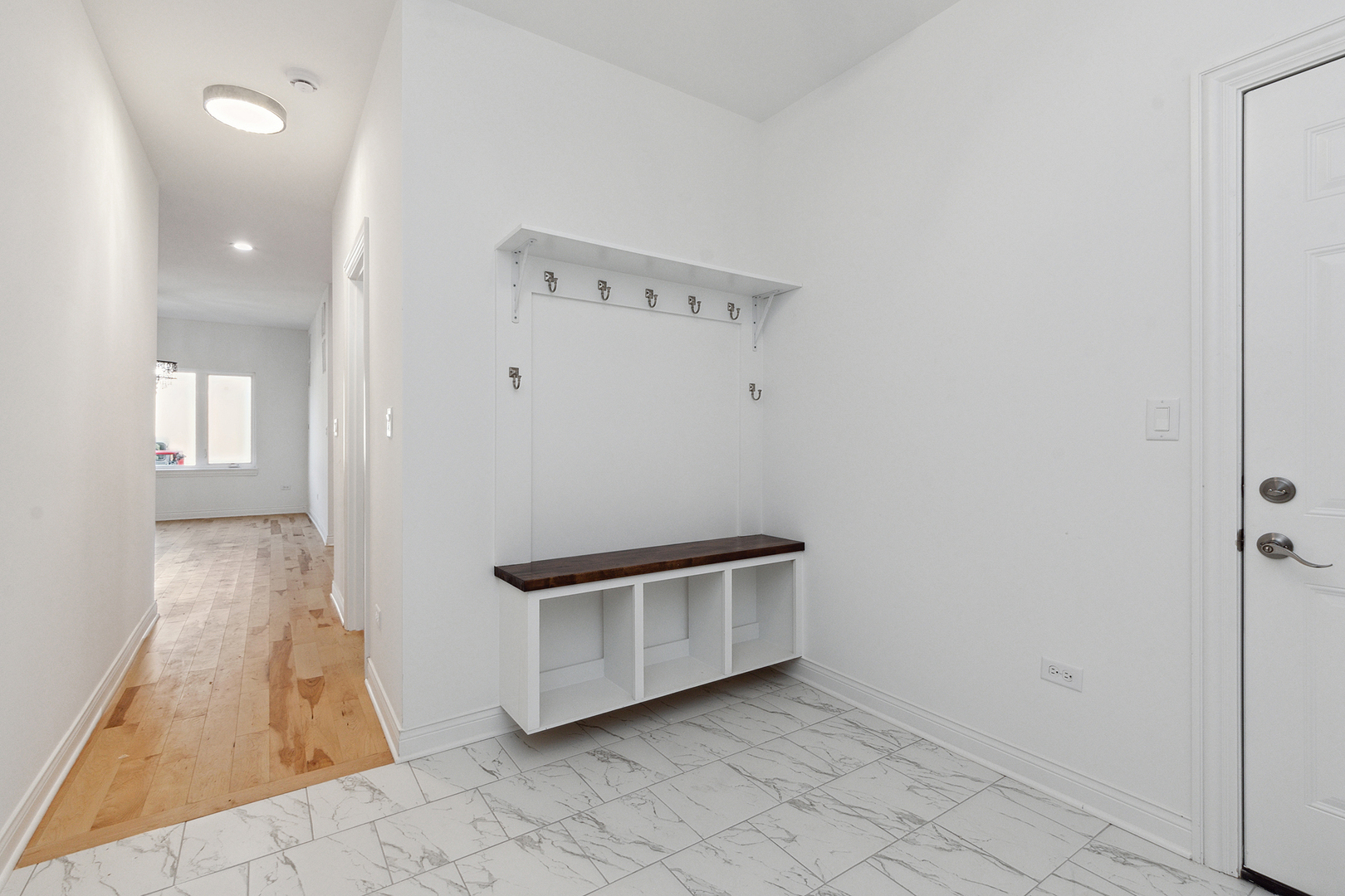 6705 W 91st Place, Oak Lawn, IL 60453