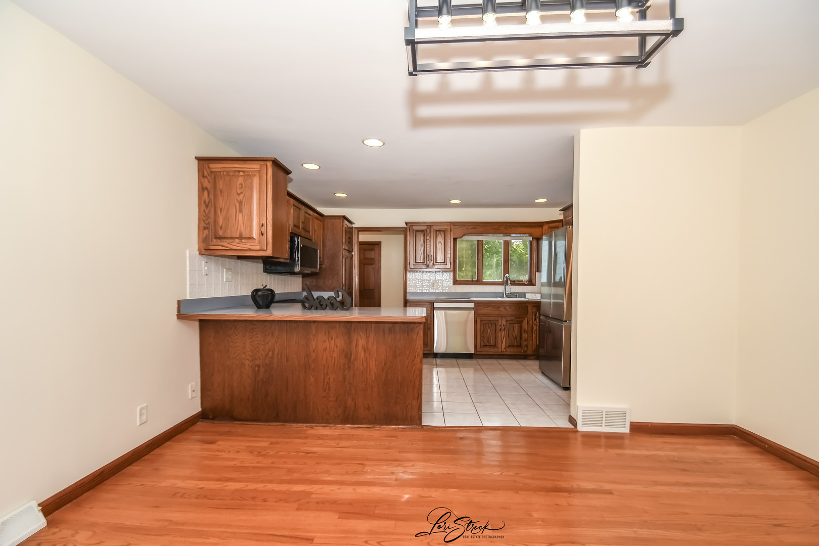 37 N West Drive, Oswego, IL 60543