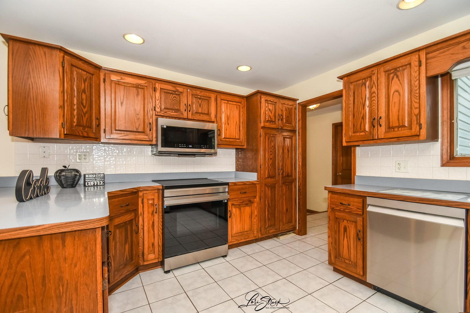 37 N West Drive, Oswego, IL 60543