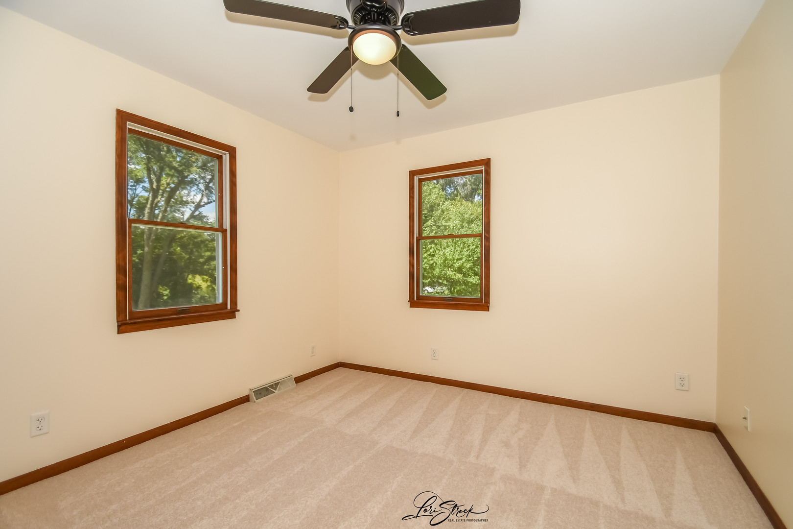 37 N West Drive, Oswego, IL 60543