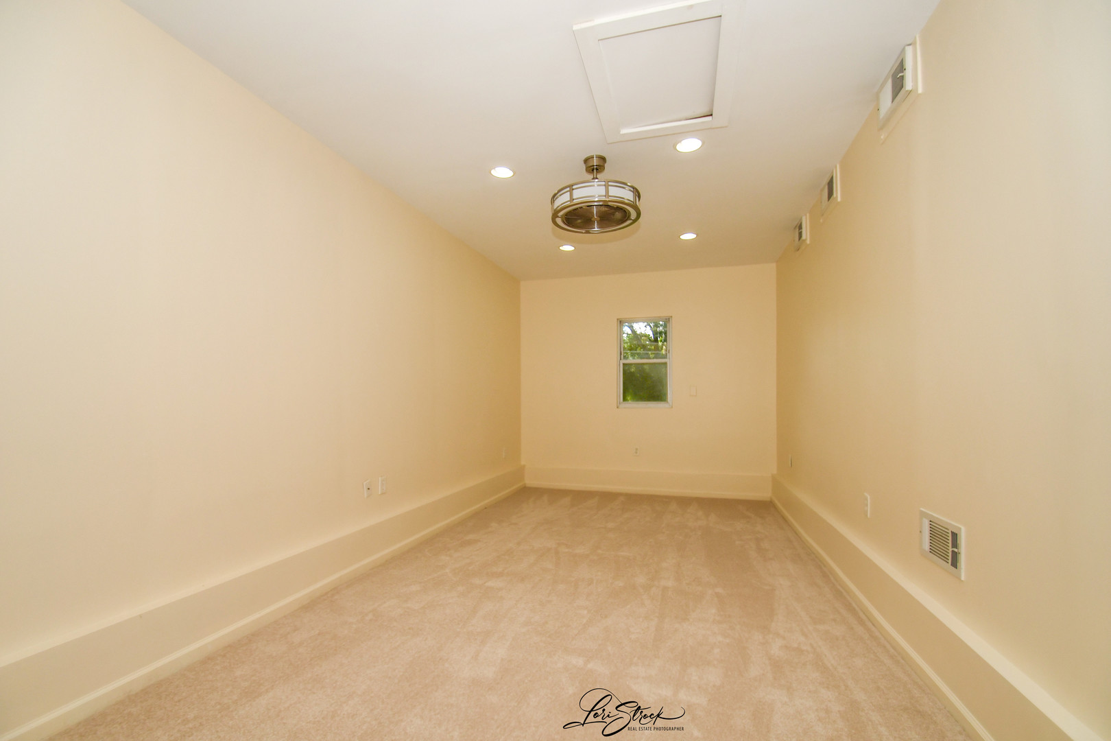37 N West Drive, Oswego, IL 60543