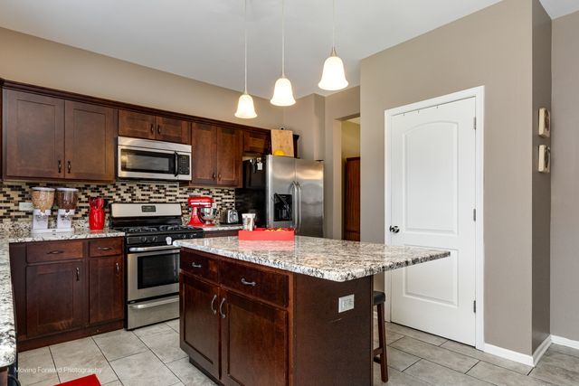 103 S Cranberry Street, Bolingbrook, IL 60490