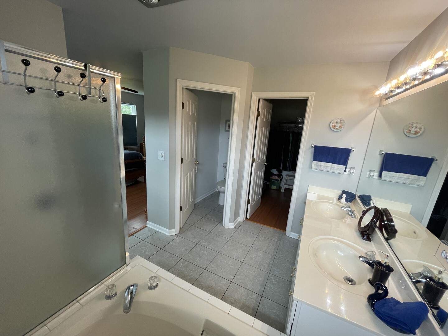 236 Jonathan Way, Bolingbrook, IL 60490