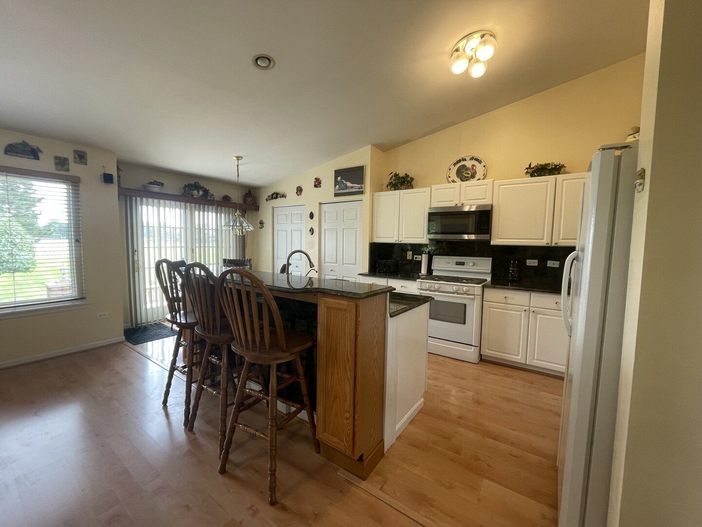 236 Jonathan Way, Bolingbrook, IL 60490