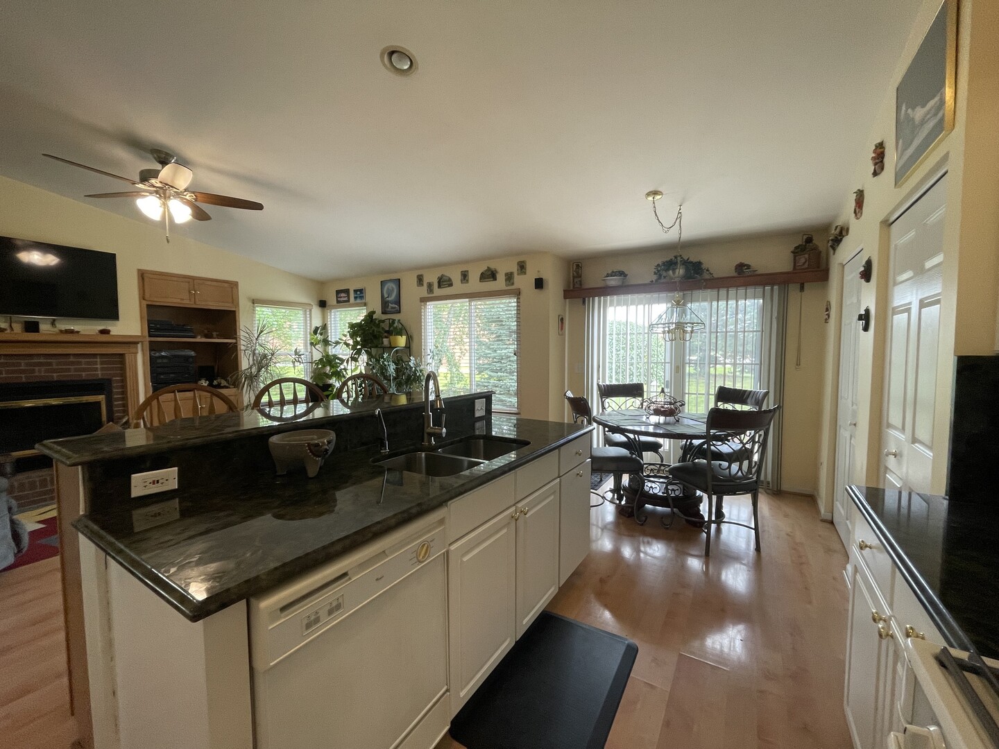 236 Jonathan Way, Bolingbrook, IL 60490