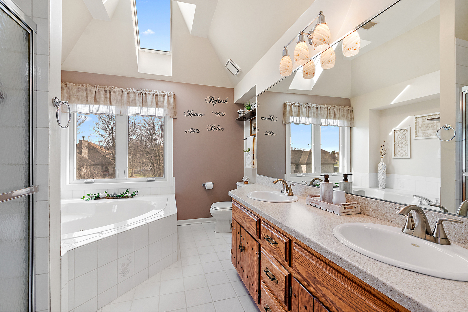 8899 Charrington Drive, Frankfort, IL 60423