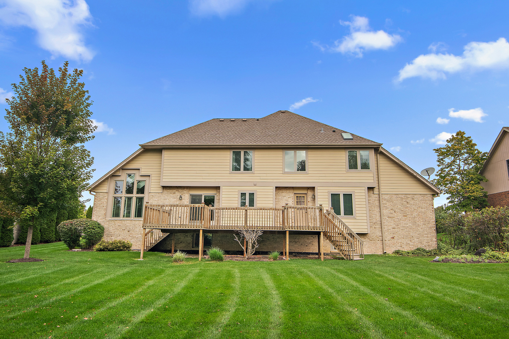 8899 Charrington Drive, Frankfort, IL 60423