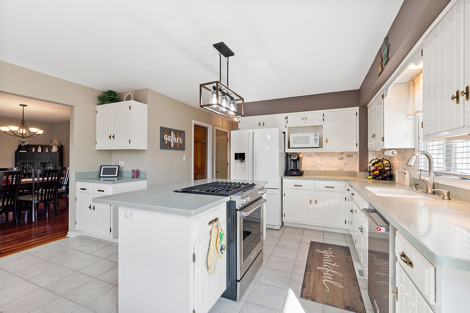 8899 Charrington Drive, Frankfort, IL 60423