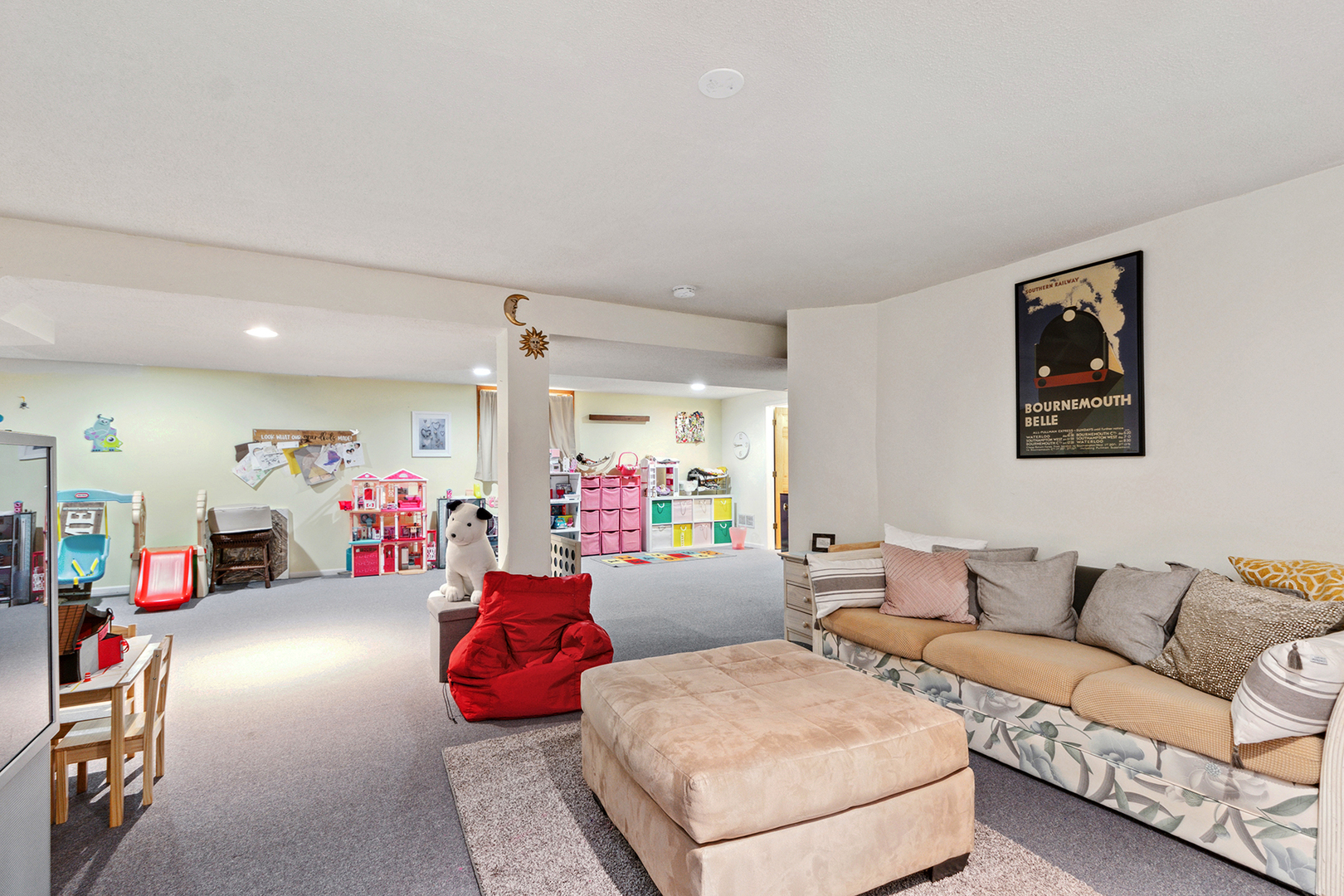 8899 Charrington Drive, Frankfort, IL 60423