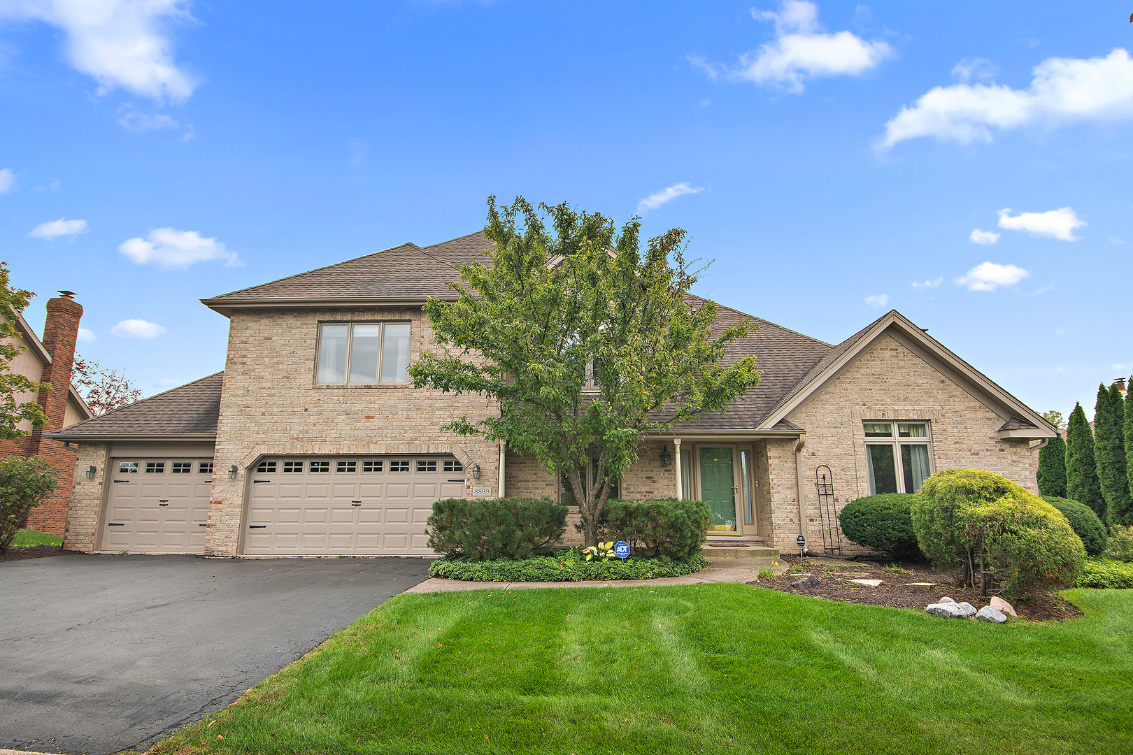 8899 Charrington Drive, Frankfort, IL 60423