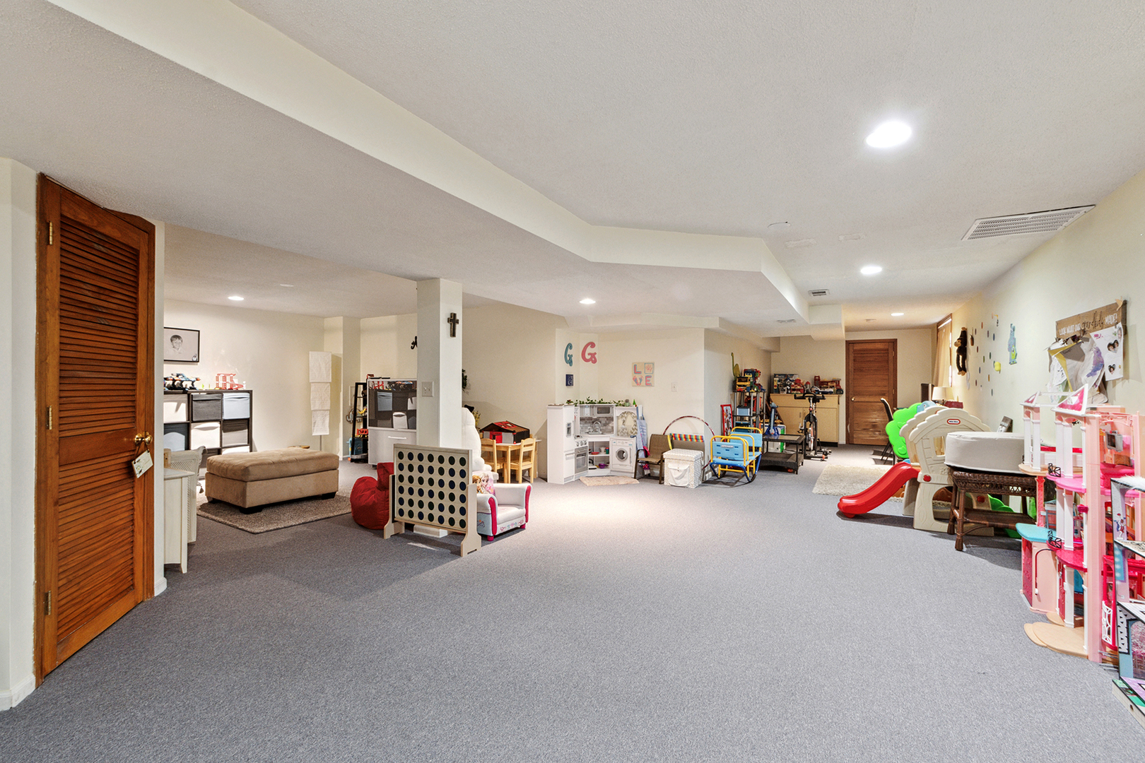 8899 Charrington Drive, Frankfort, IL 60423