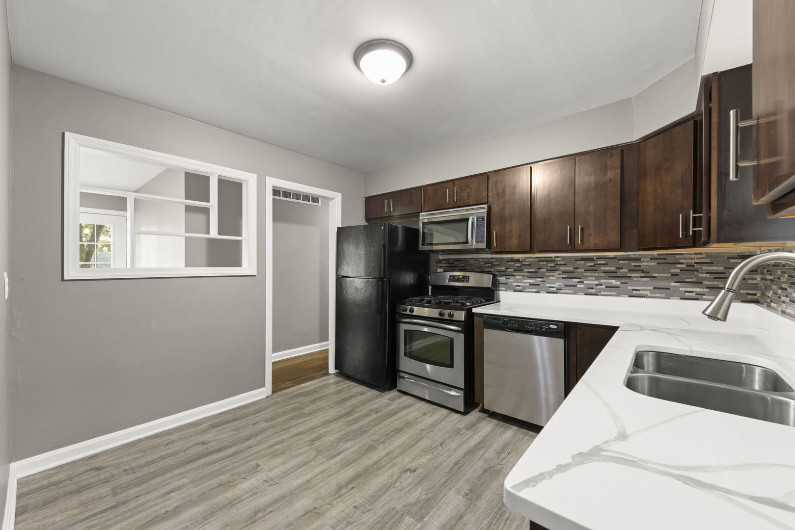 815 W 187th Street, Glenwood, IL 60425