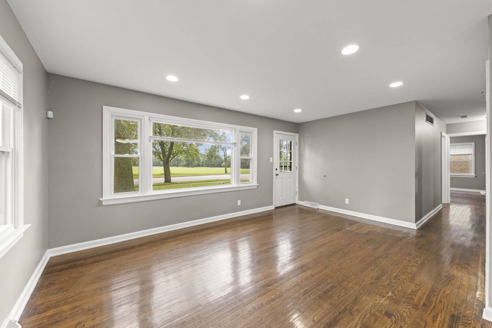 815 W 187th Street, Glenwood, IL 60425