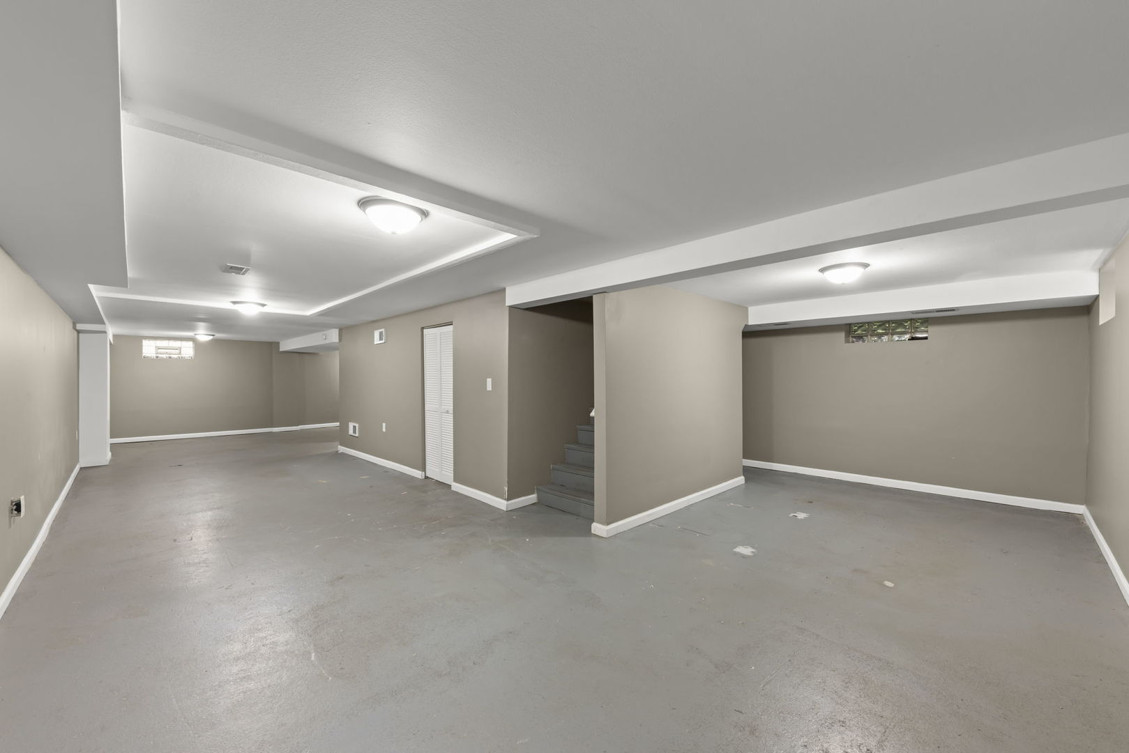 815 W 187th Street, Glenwood, IL 60425