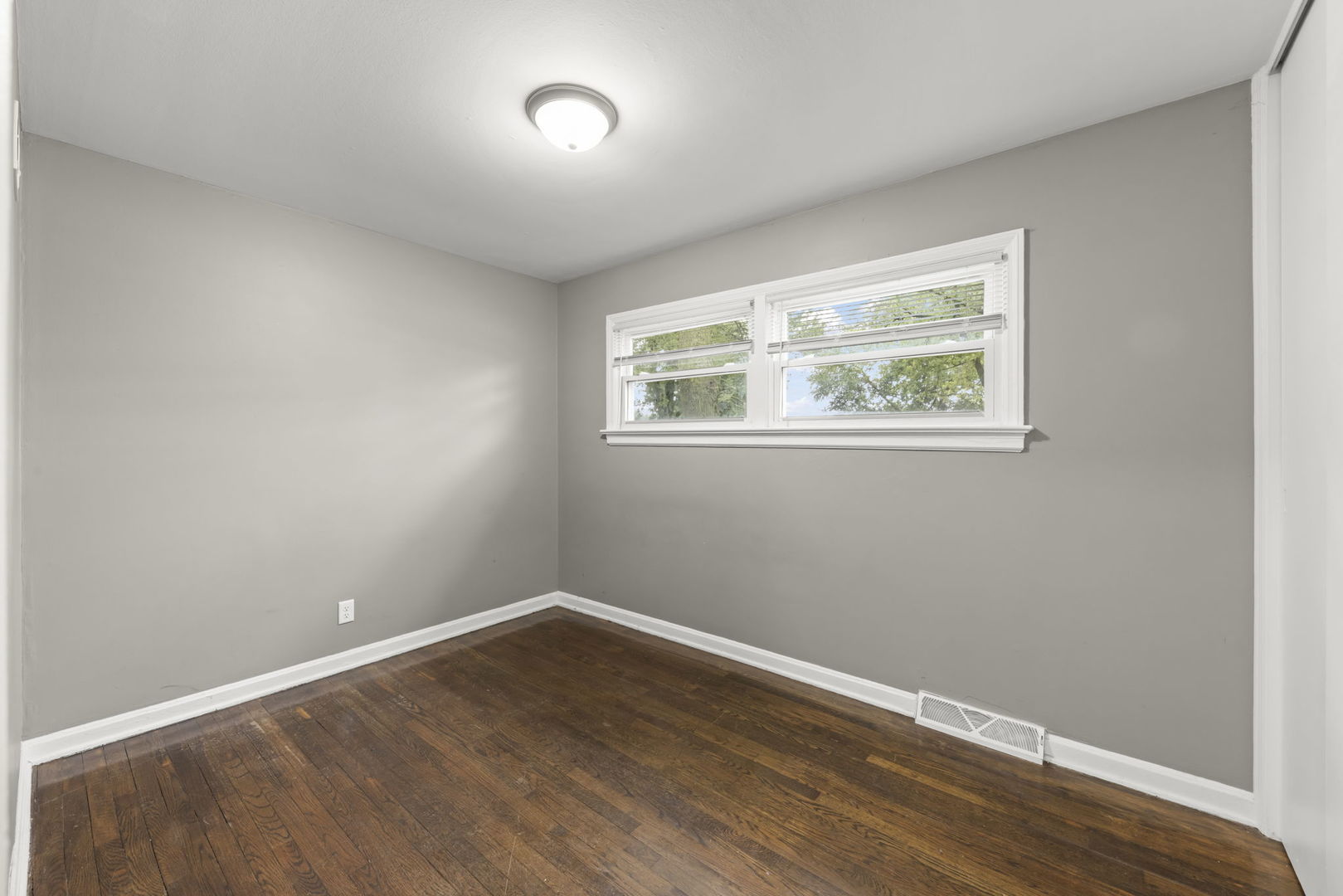 815 W 187th Street, Glenwood, IL 60425