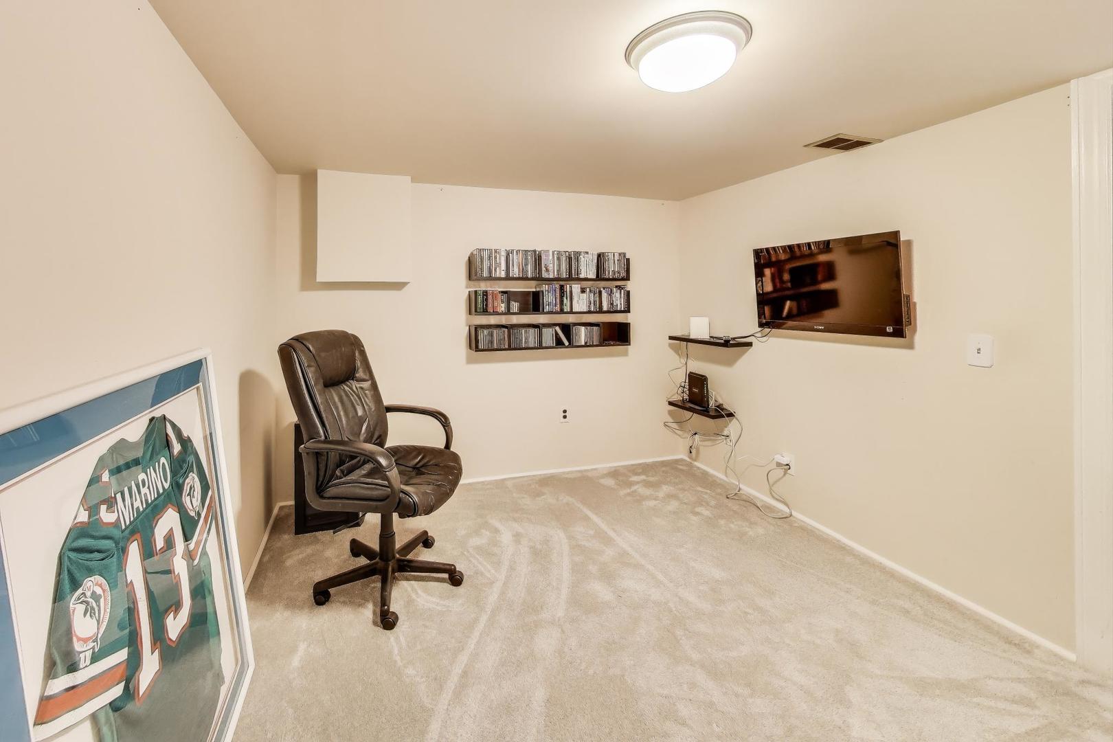 207 E Berkshire Lane, Mount Prospect, IL 60056