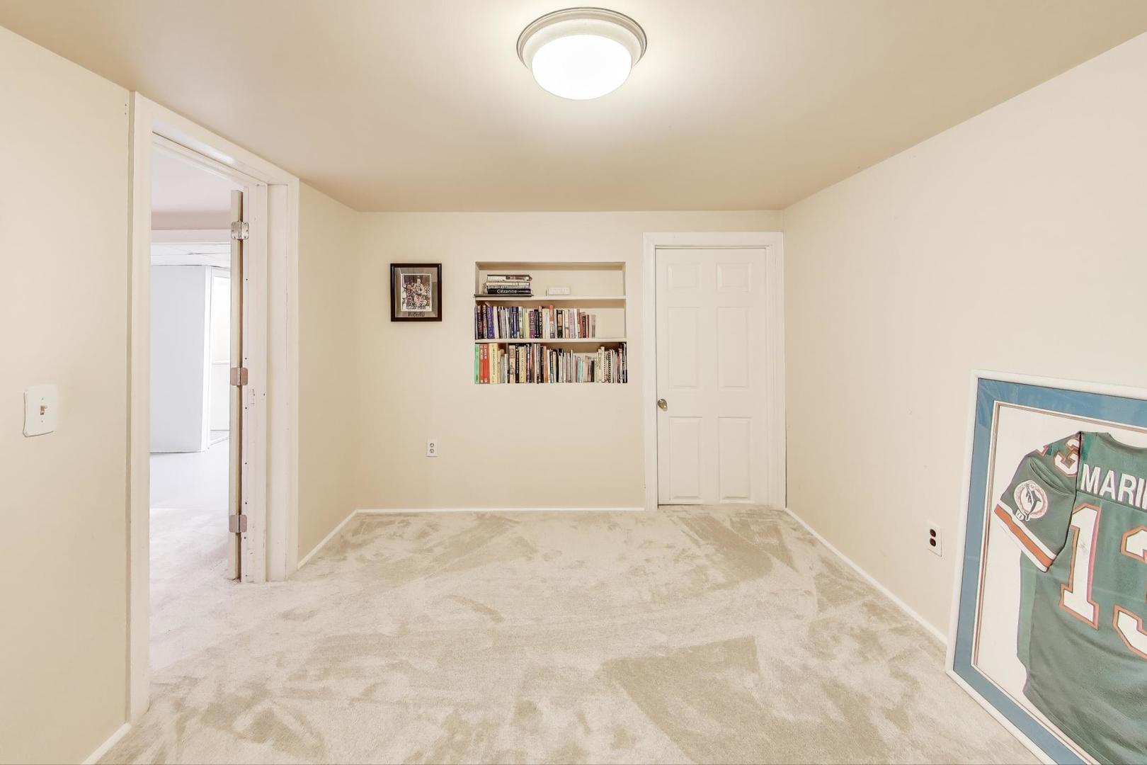 207 E Berkshire Lane, Mount Prospect, IL 60056