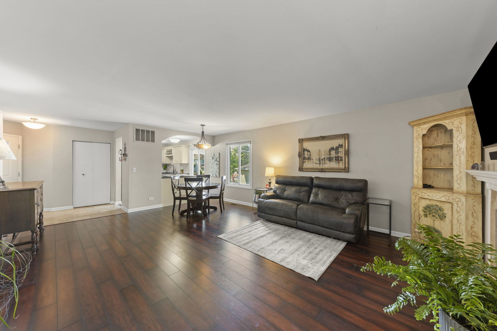 2482 BRUNSWICK Circle #A1, Woodridge, IL 60517