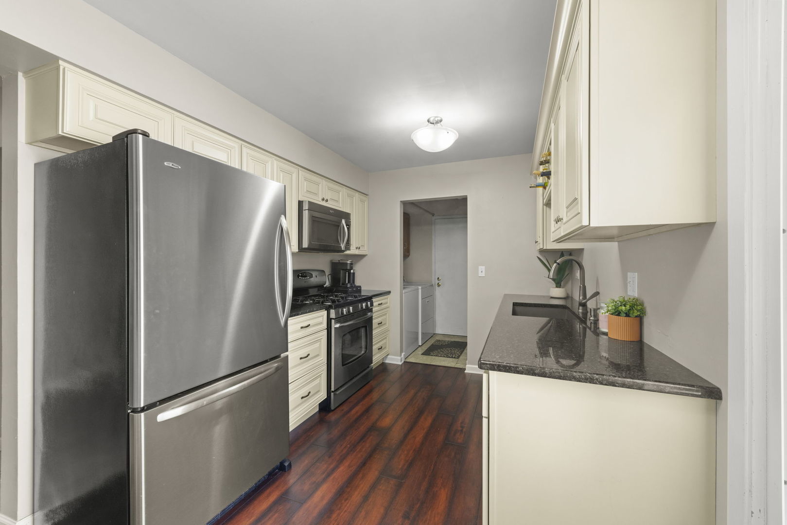 2482 BRUNSWICK Circle #A1, Woodridge, IL 60517