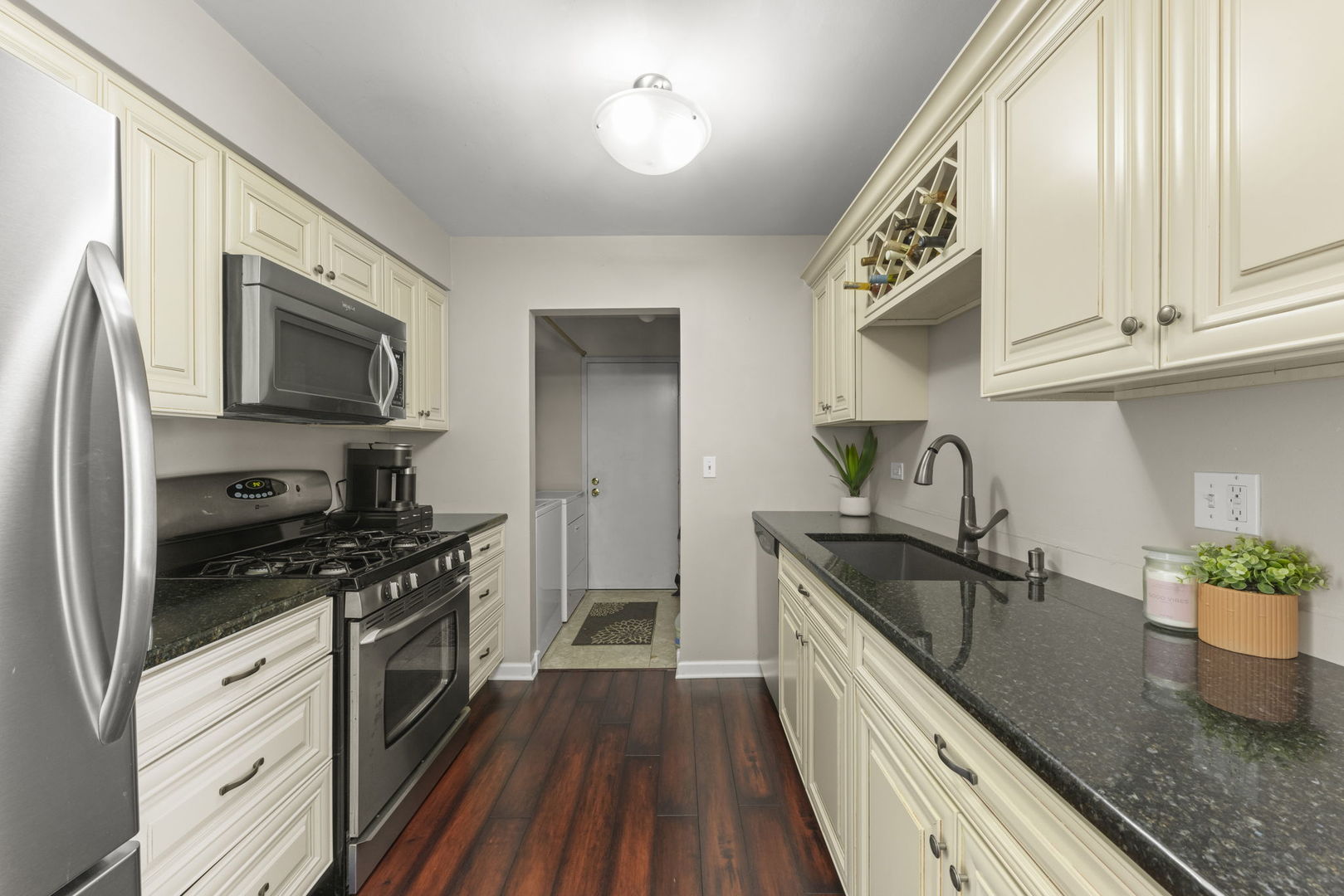 2482 BRUNSWICK Circle #A1, Woodridge, IL 60517