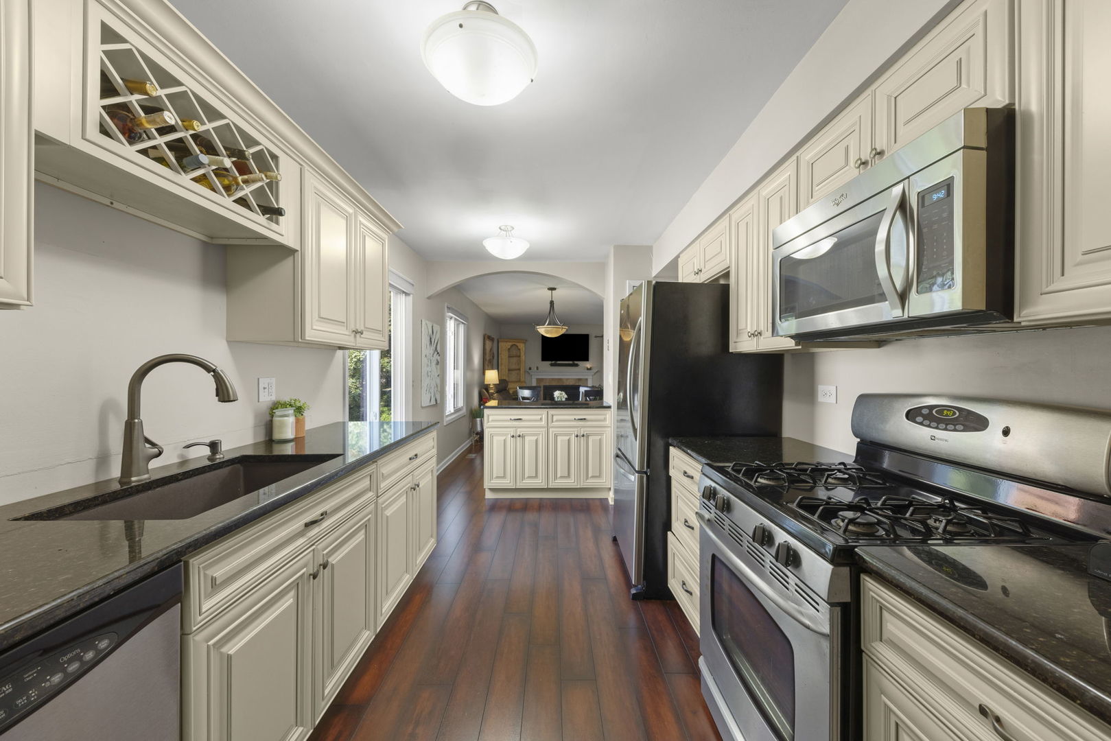 2482 BRUNSWICK Circle #A1, Woodridge, IL 60517