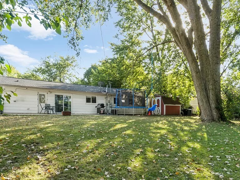 1531 Birch Avenue, Hanover Park, IL 60133