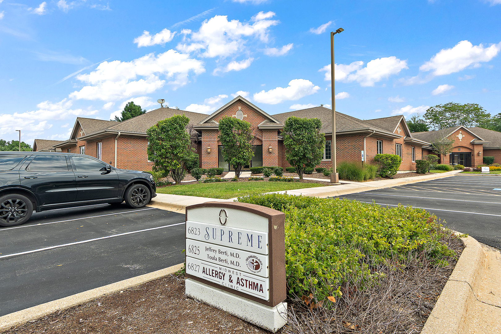 6823 Kingery Highway, Willowbrook, IL 60527