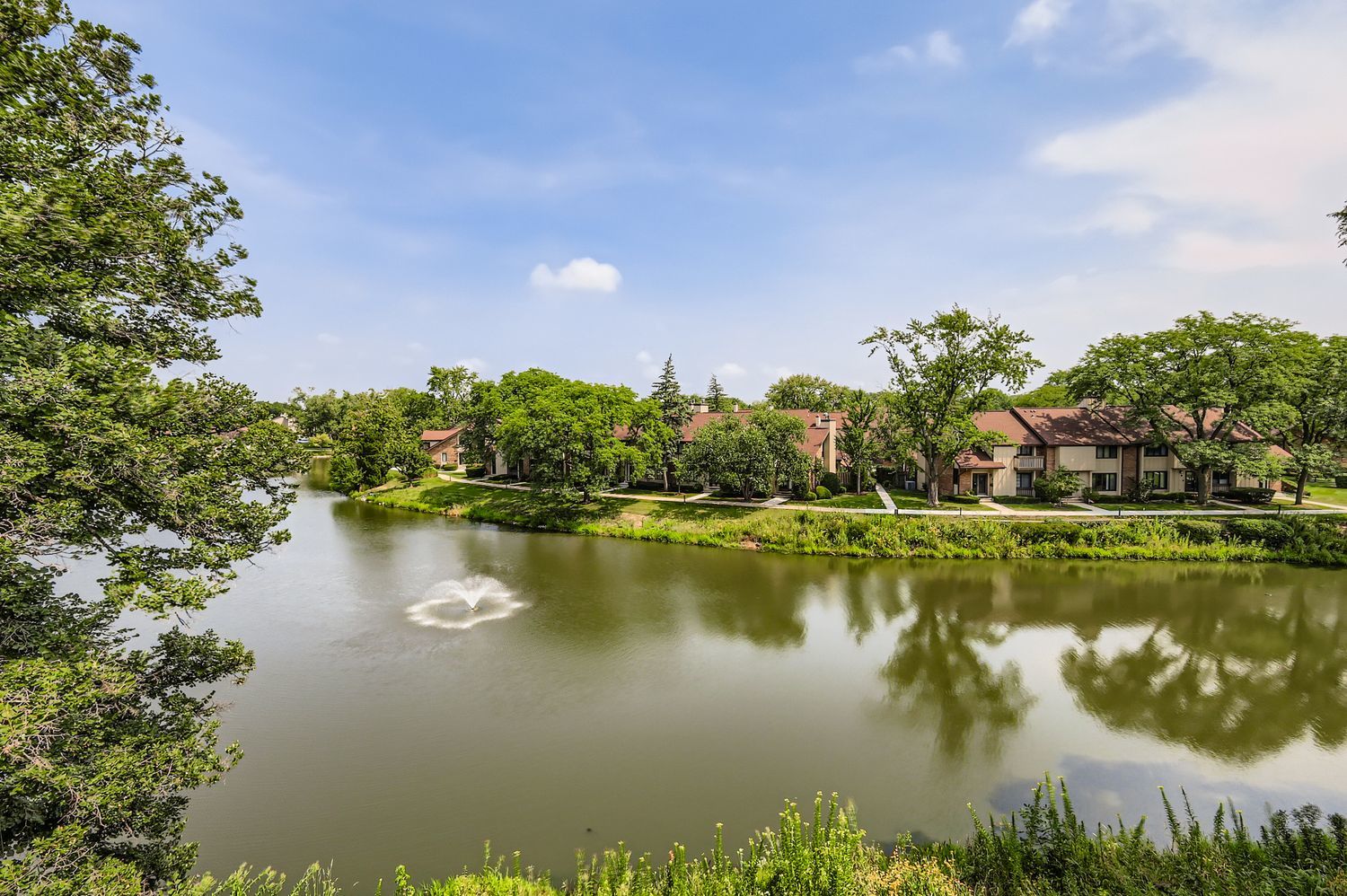 101 Lake Hinsdale Drive #301, Willowbrook, IL 60527