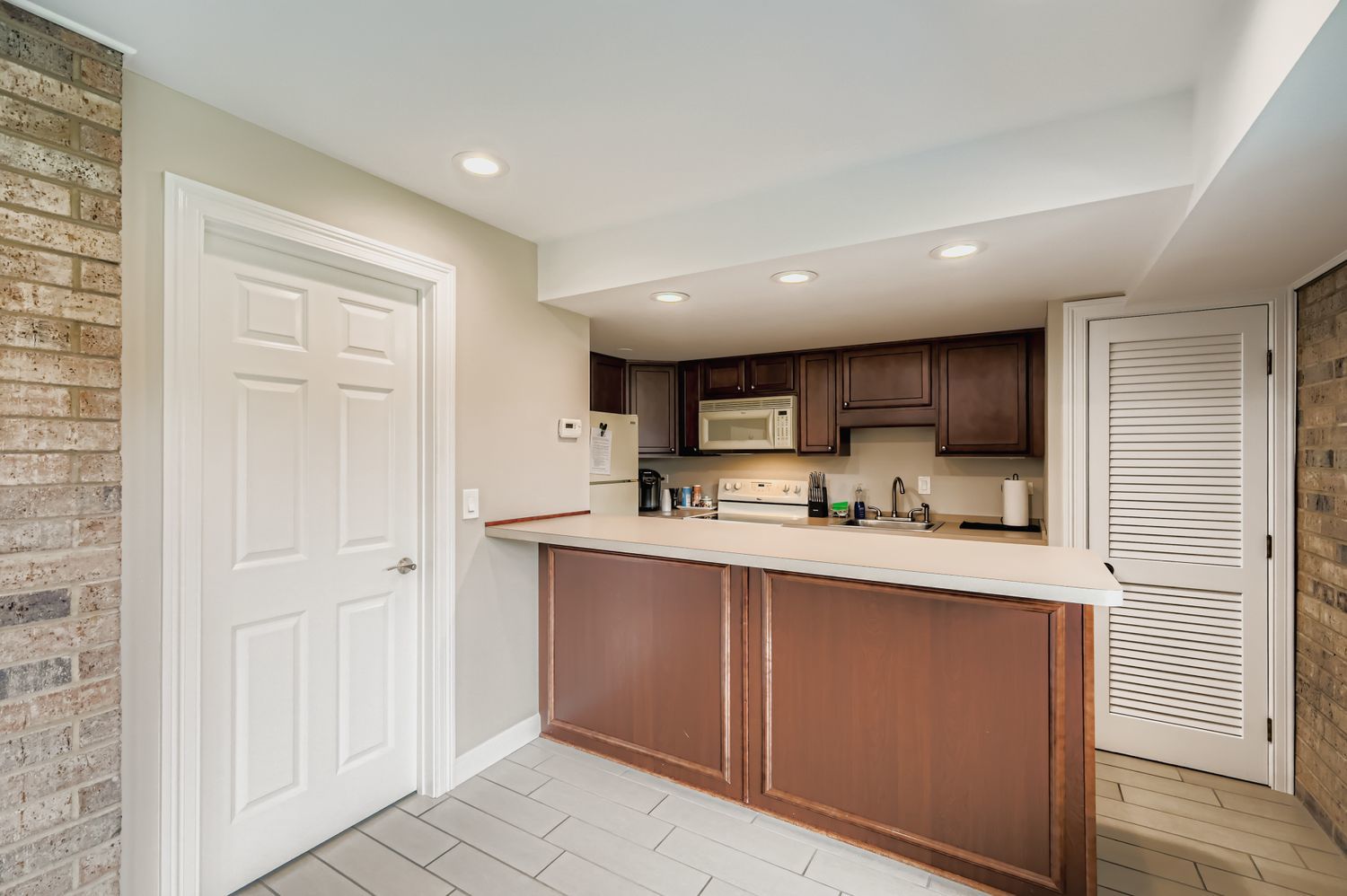 101 Lake Hinsdale Drive #301, Willowbrook, IL 60527