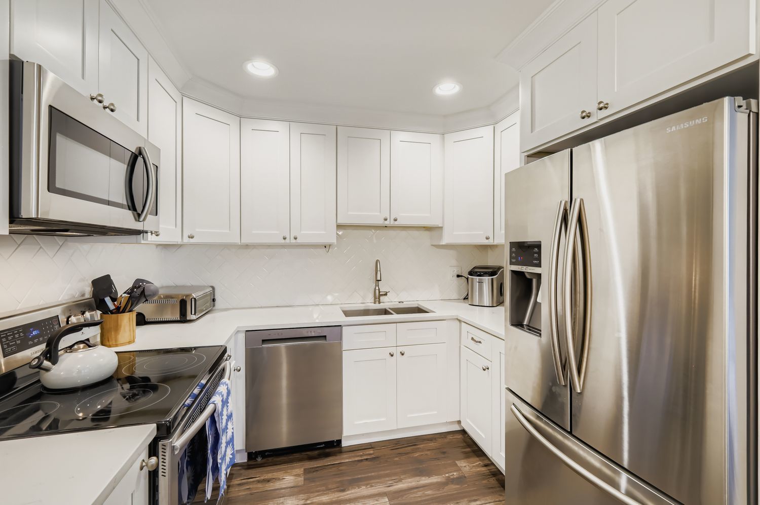 101 Lake Hinsdale Drive #301, Willowbrook, IL 60527