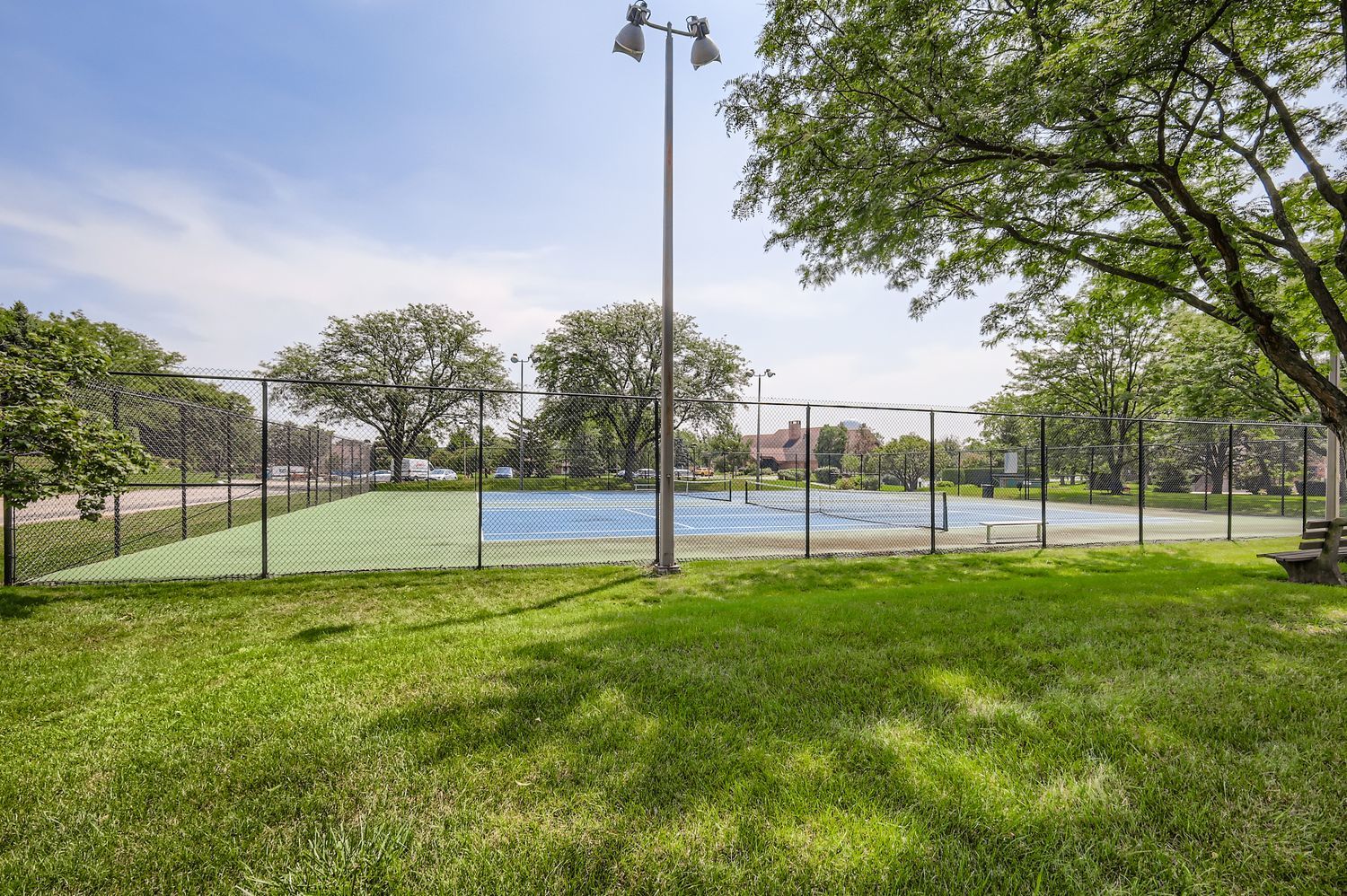 101 Lake Hinsdale Drive #301, Willowbrook, IL 60527