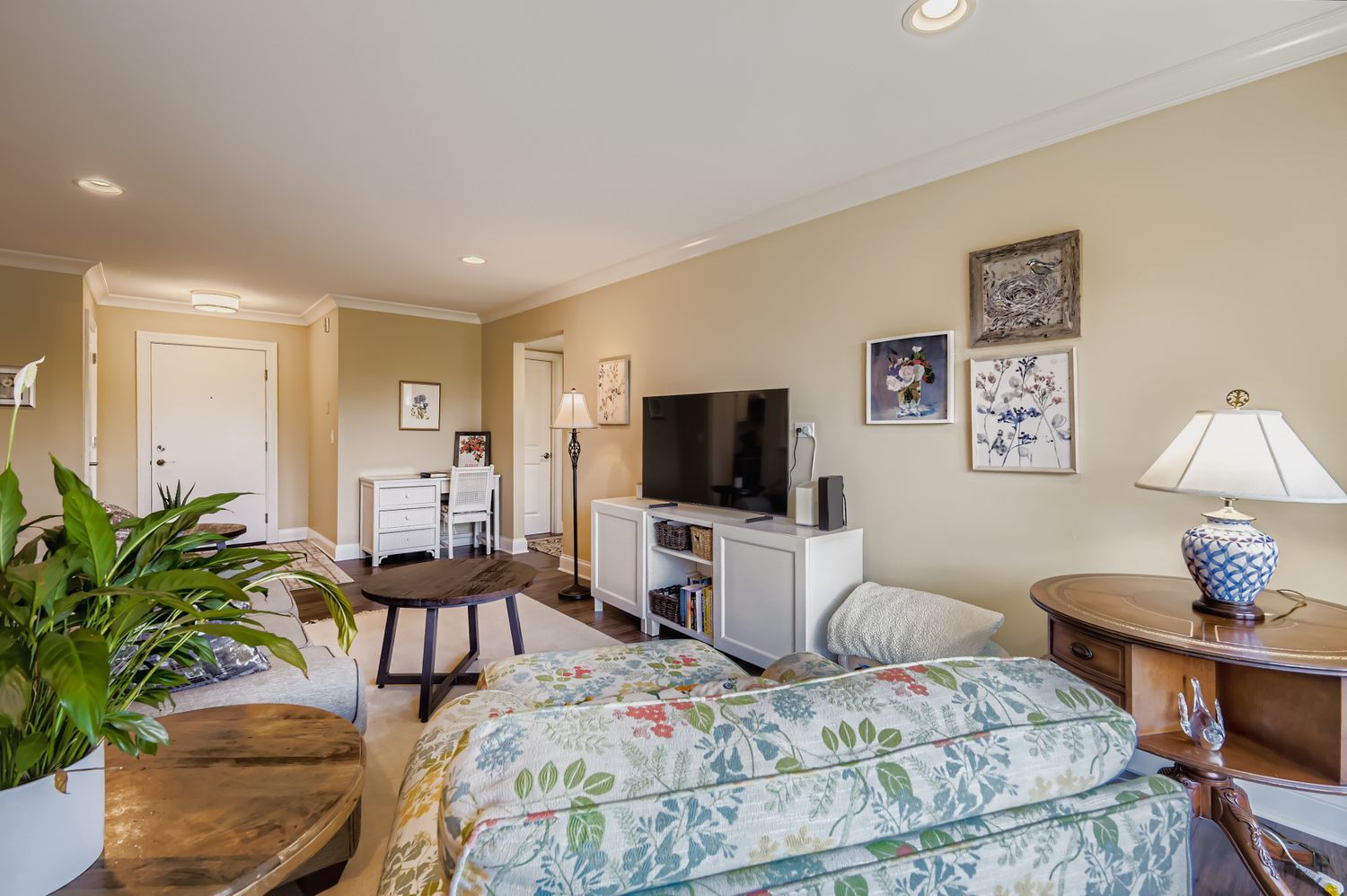 101 Lake Hinsdale Drive #301, Willowbrook, IL 60527
