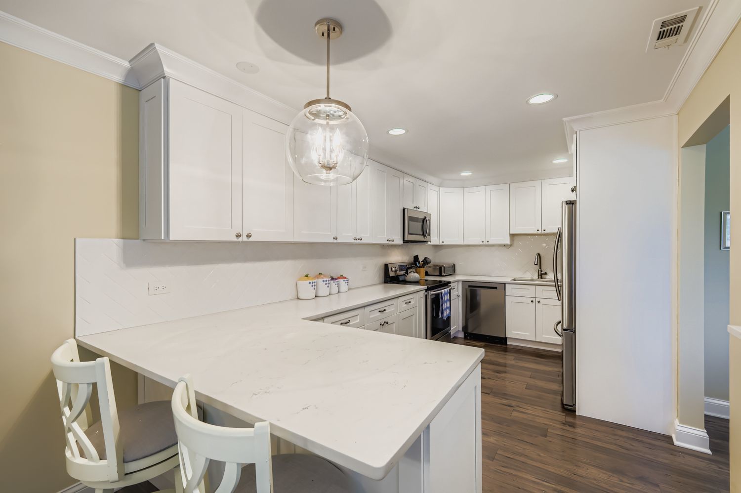 101 Lake Hinsdale Drive #301, Willowbrook, IL 60527