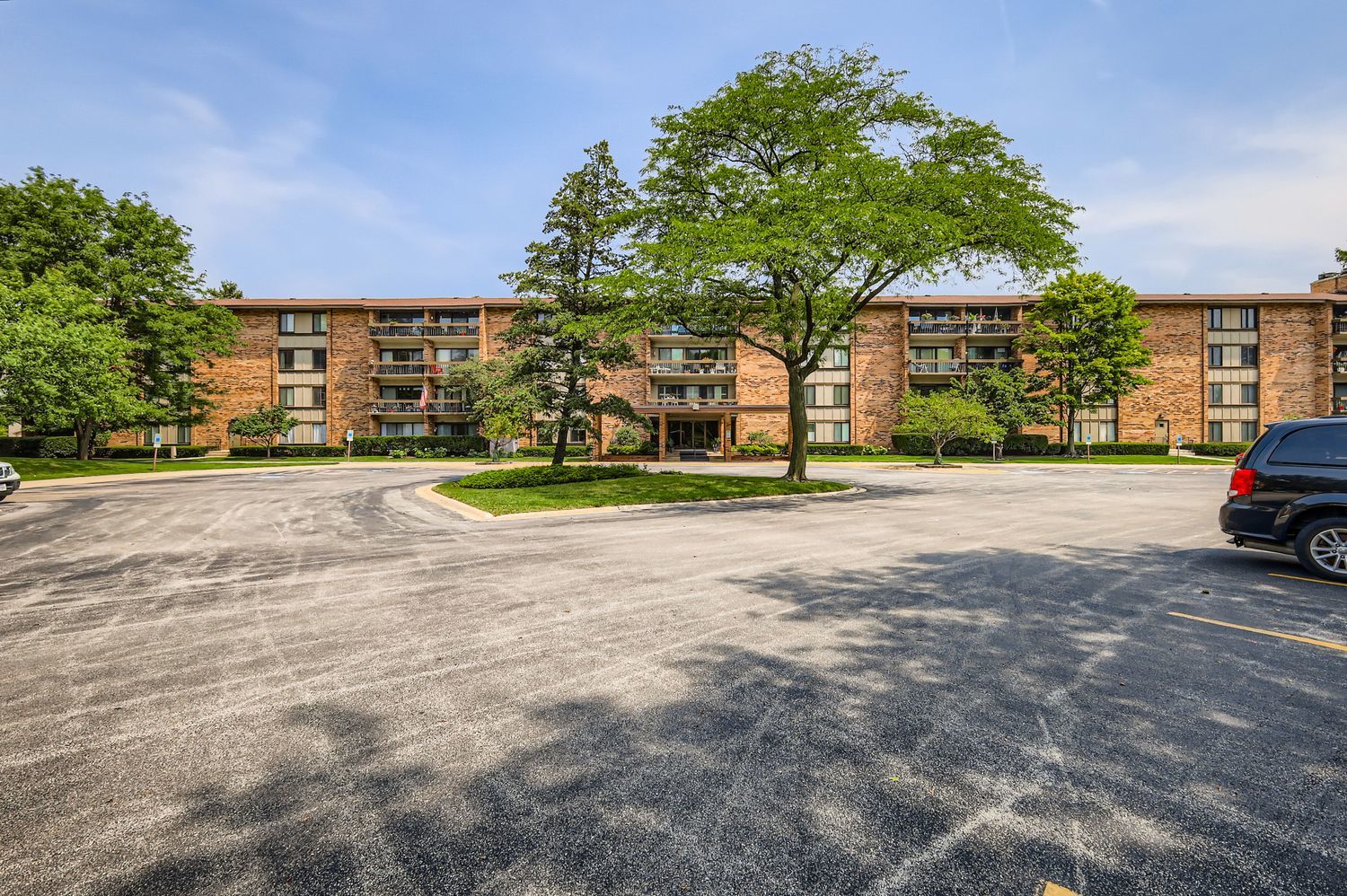 101 Lake Hinsdale Drive #301, Willowbrook, IL 60527