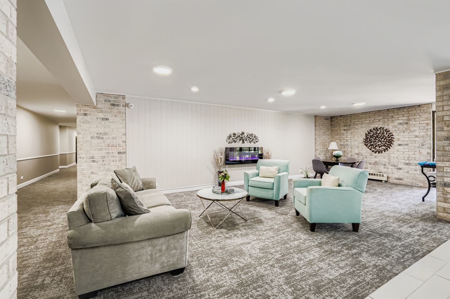 101 Lake Hinsdale Drive #301, Willowbrook, IL 60527