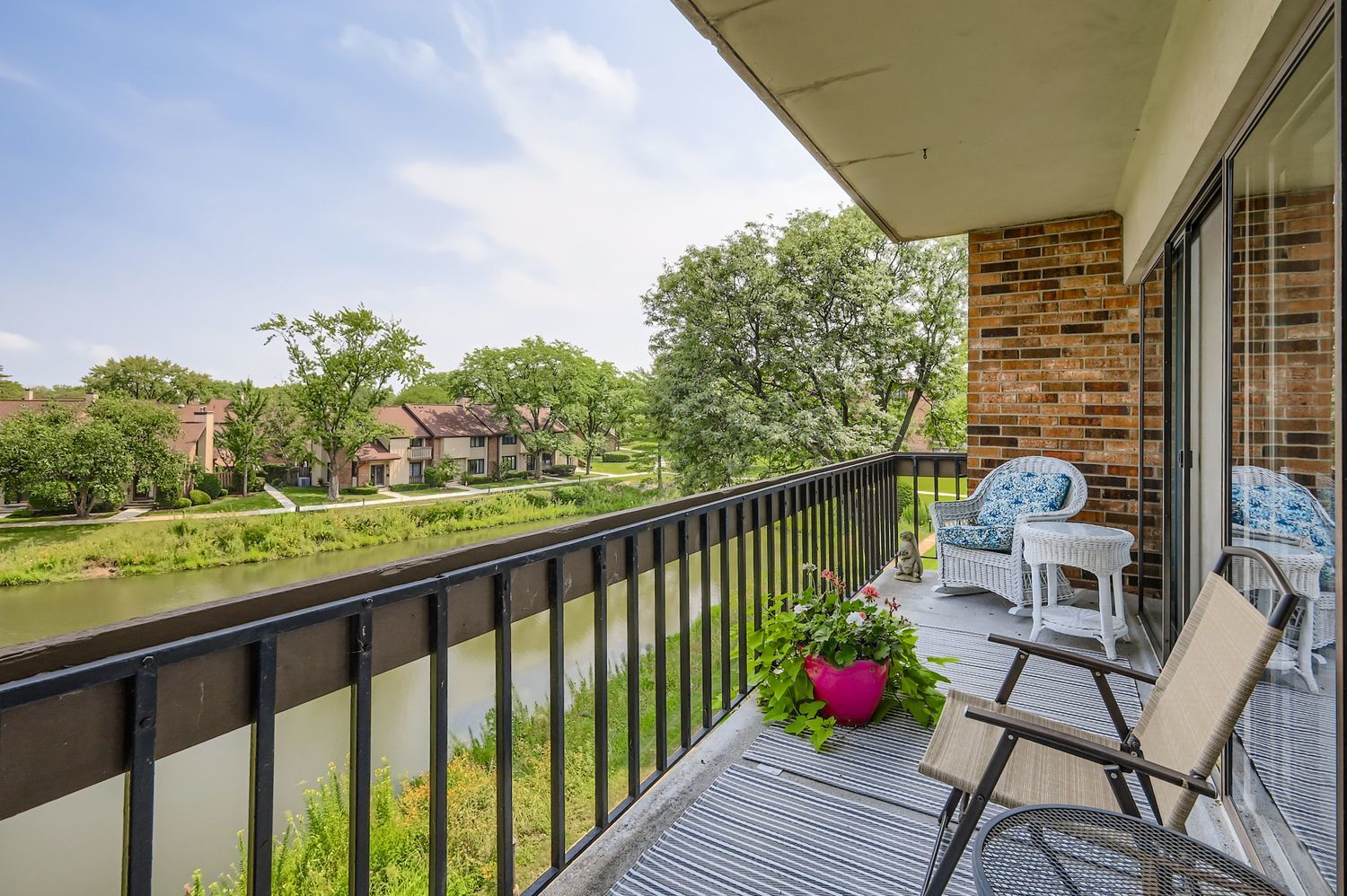 101 Lake Hinsdale Drive #301, Willowbrook, IL 60527