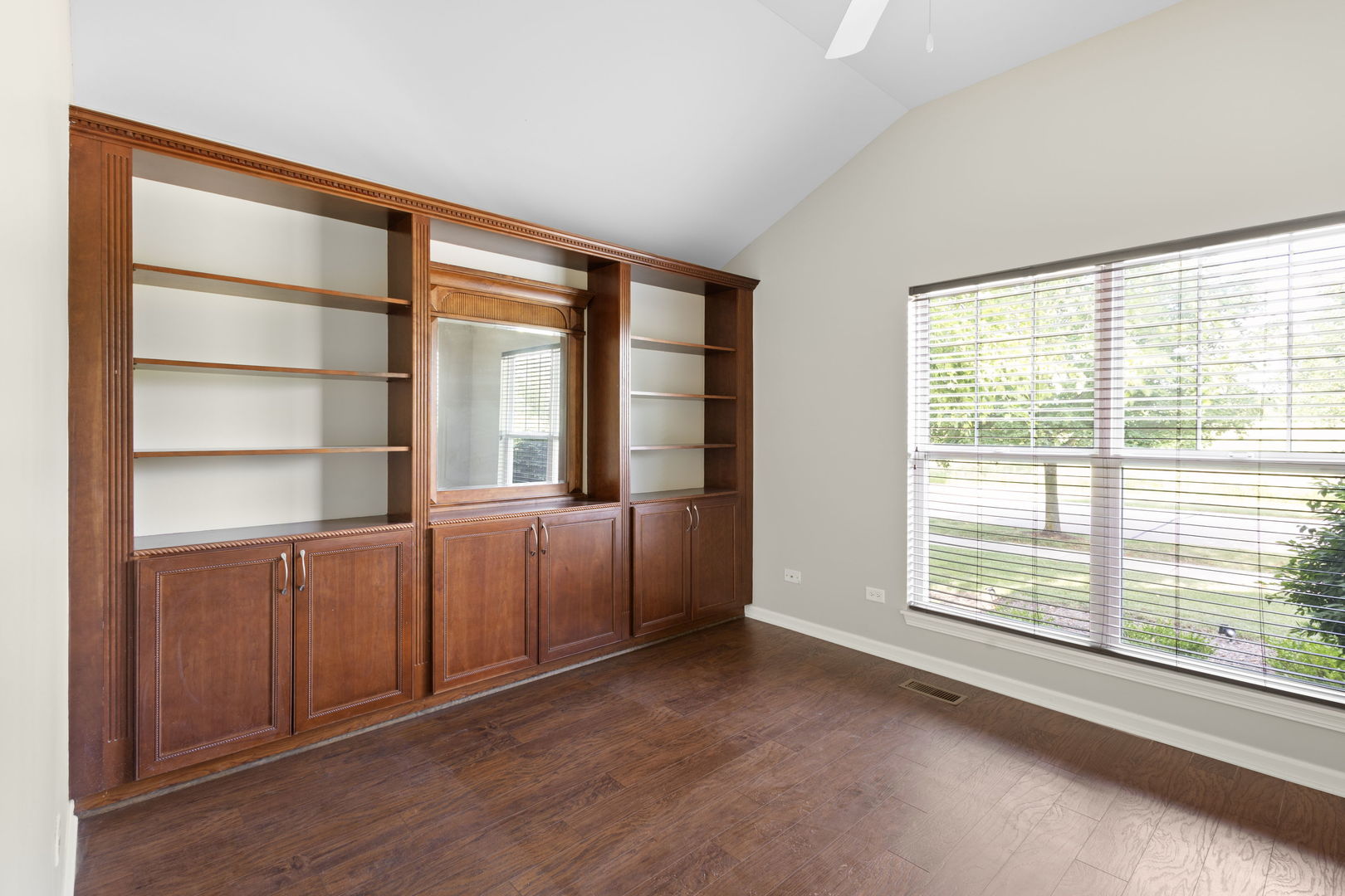 115 Clover Drive, Sugar Grove, IL 60554