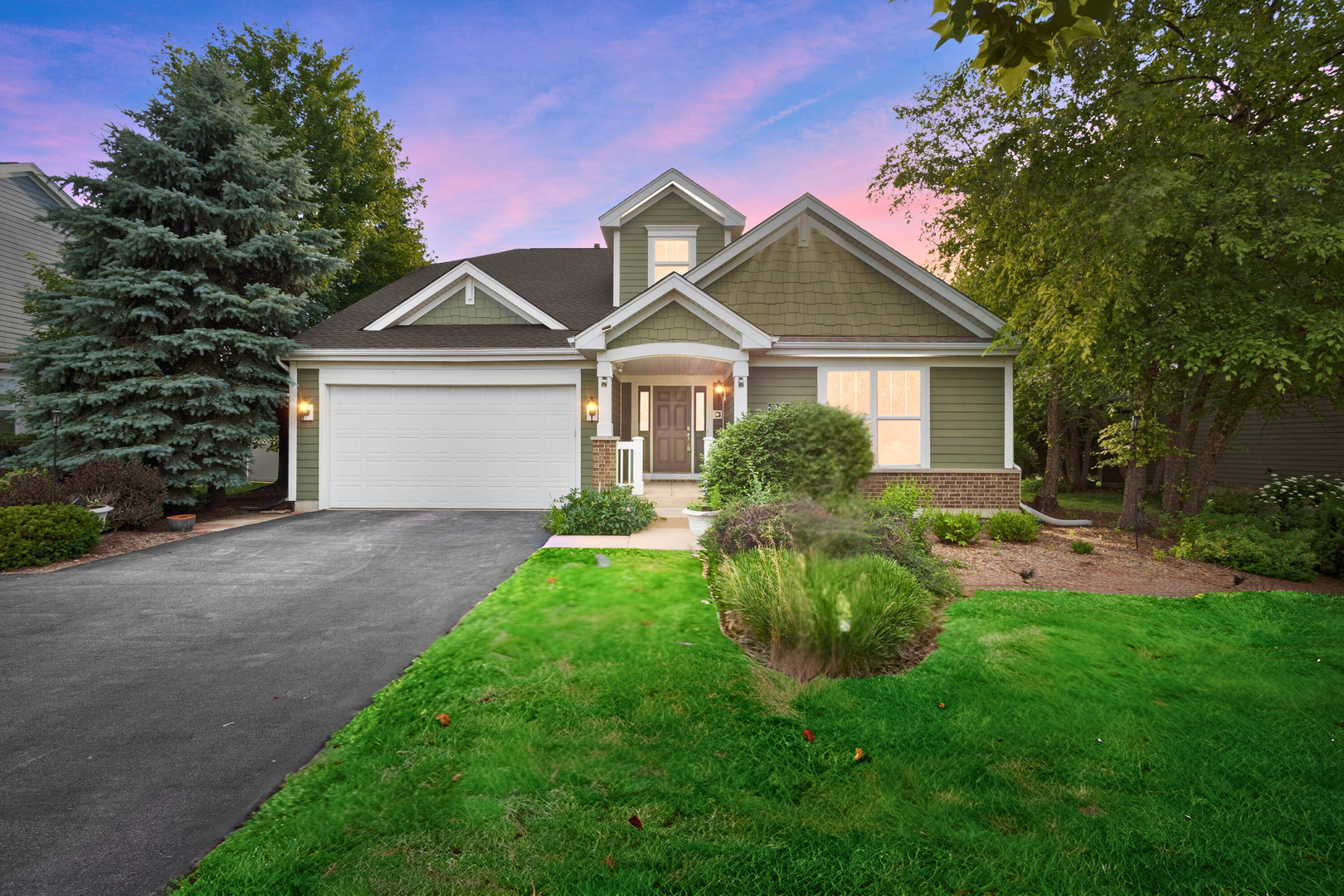 115 Clover Drive, Sugar Grove, IL 60554