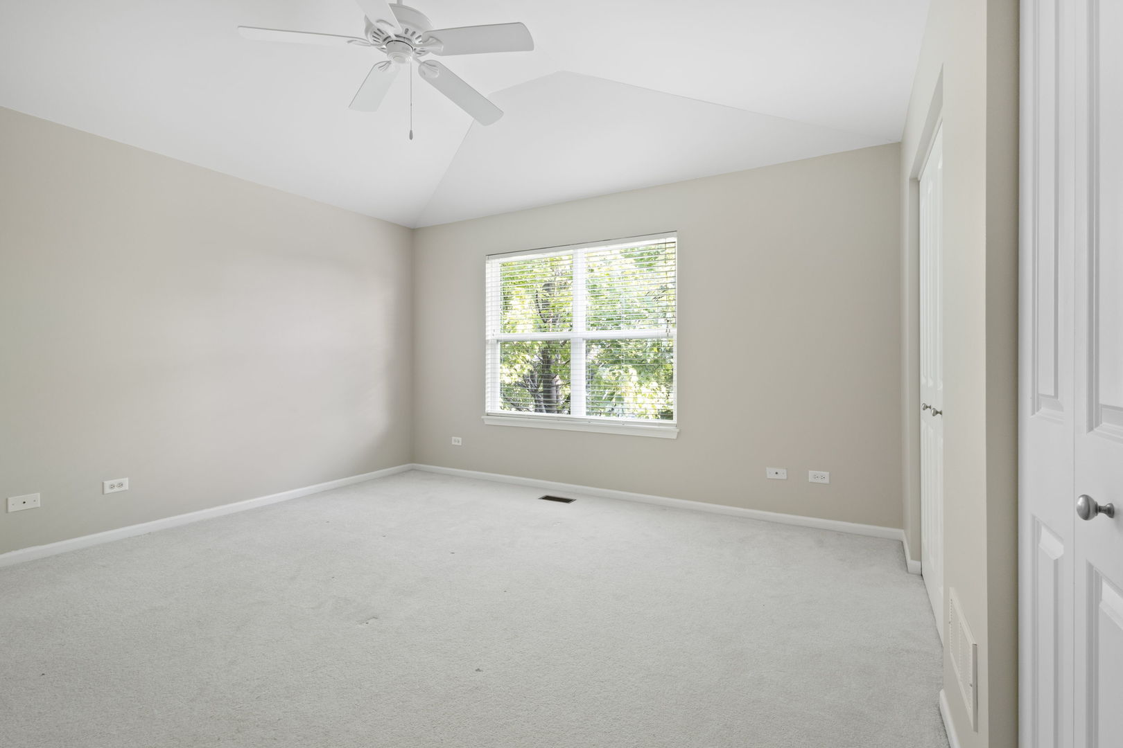 115 Clover Drive, Sugar Grove, IL 60554