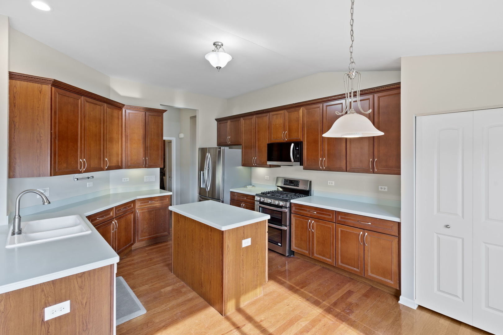 115 Clover Drive, Sugar Grove, IL 60554