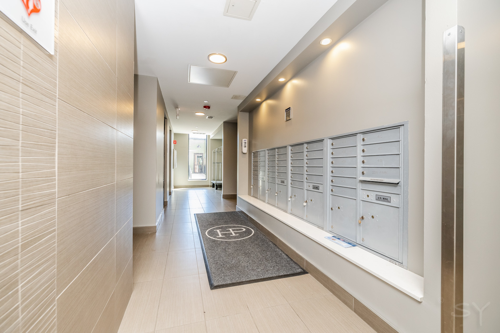 229 Park Avenue #202, Clarendon Hills, IL 60514
