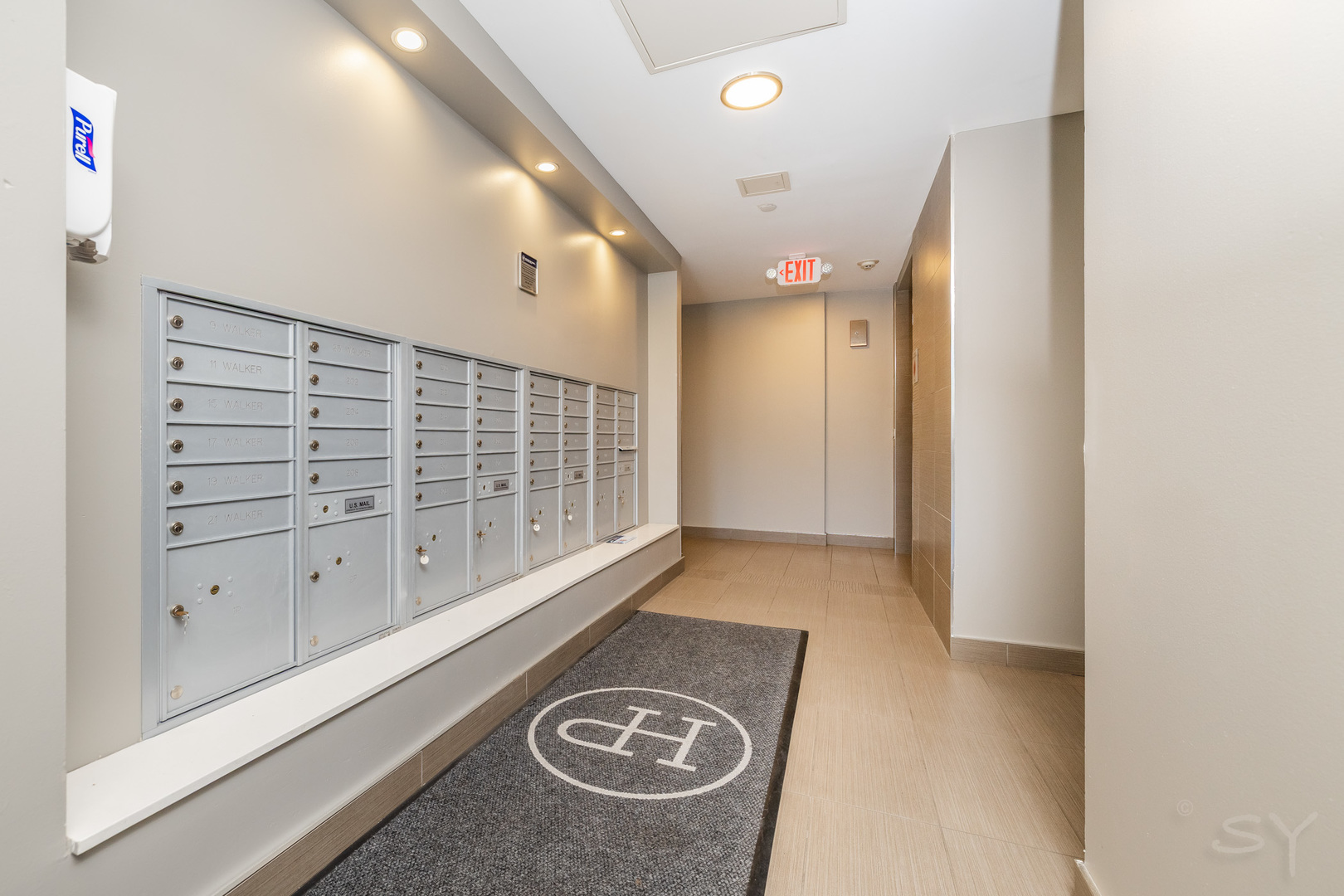 229 Park Avenue #202, Clarendon Hills, IL 60514
