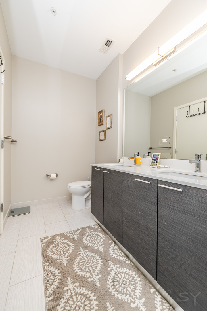 229 Park Avenue #202, Clarendon Hills, IL 60514