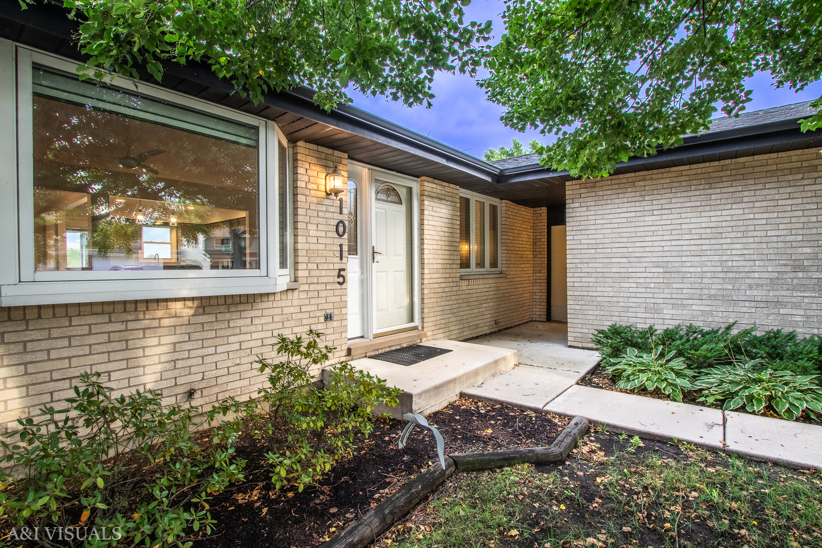 1015 Bowie Drive, Carol Stream, IL 60188