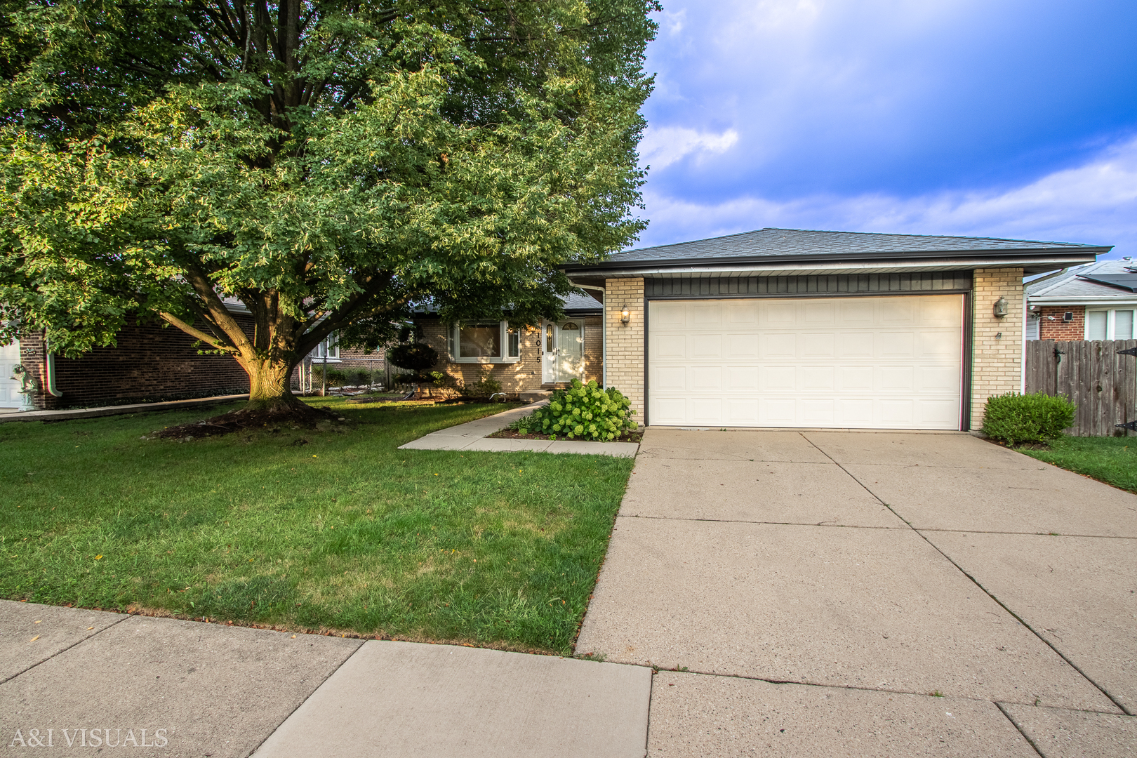 1015 Bowie Drive, Carol Stream, IL 60188