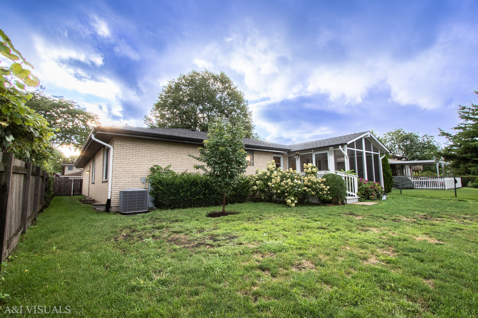 1015 Bowie Drive, Carol Stream, IL 60188